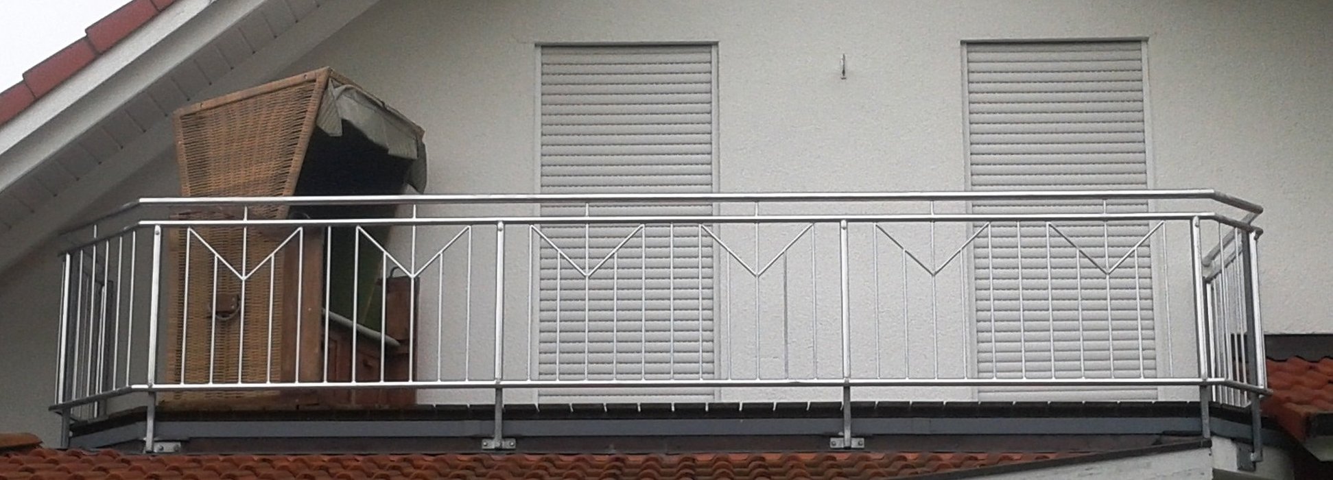 Feuerverzinktes Rundrohrgeländer passend zu vorhanden Pfosten gefertigt