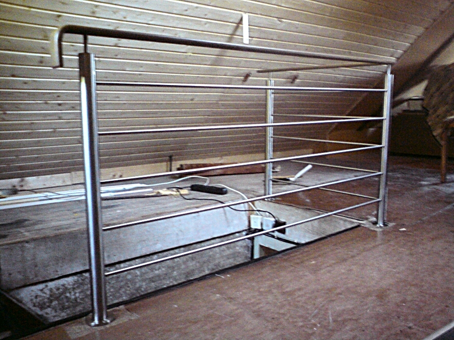 Edelstahlgeländer mit Flachstahlhandlauf mit PVC-Überzug