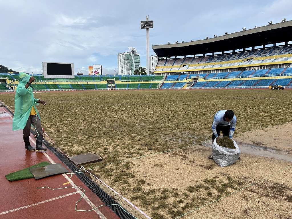 鳥取からタイへ輸出し現地で増殖されたティフグランドが、マレーシアのスタジアムへ納品されました。
