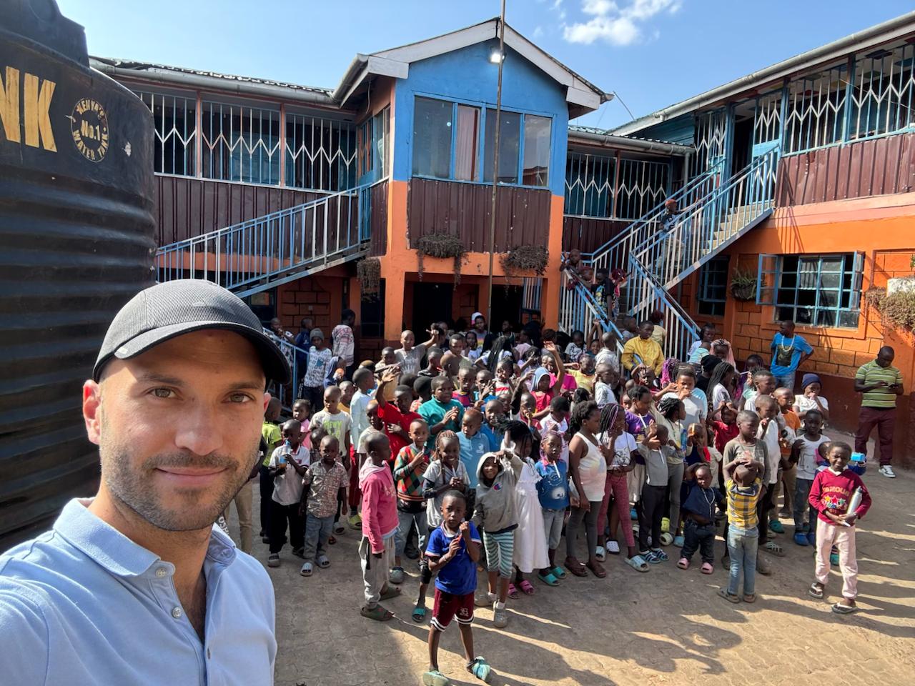 Gruppenfoto mit den Kindern