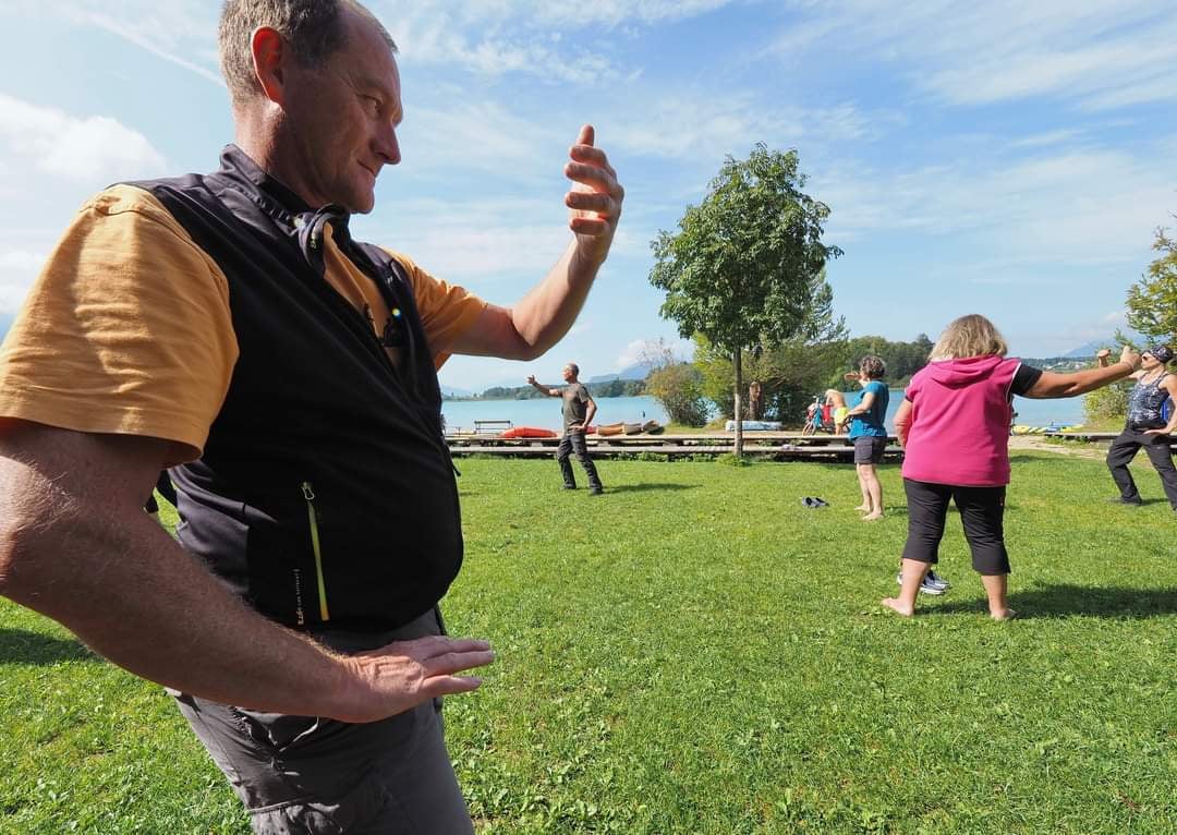 Korrekte Umarmung. Voll zeitgemäß.