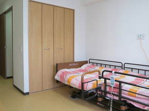 ゆとり充分の明るい個室 各個室は面積もゆったり、合理的なレイアウトにより大変便利にご利用頂けます。