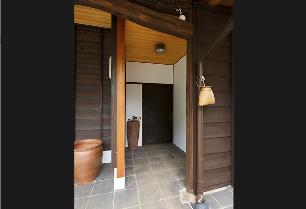 外から使えるトイレはそのまま残し外観と統一