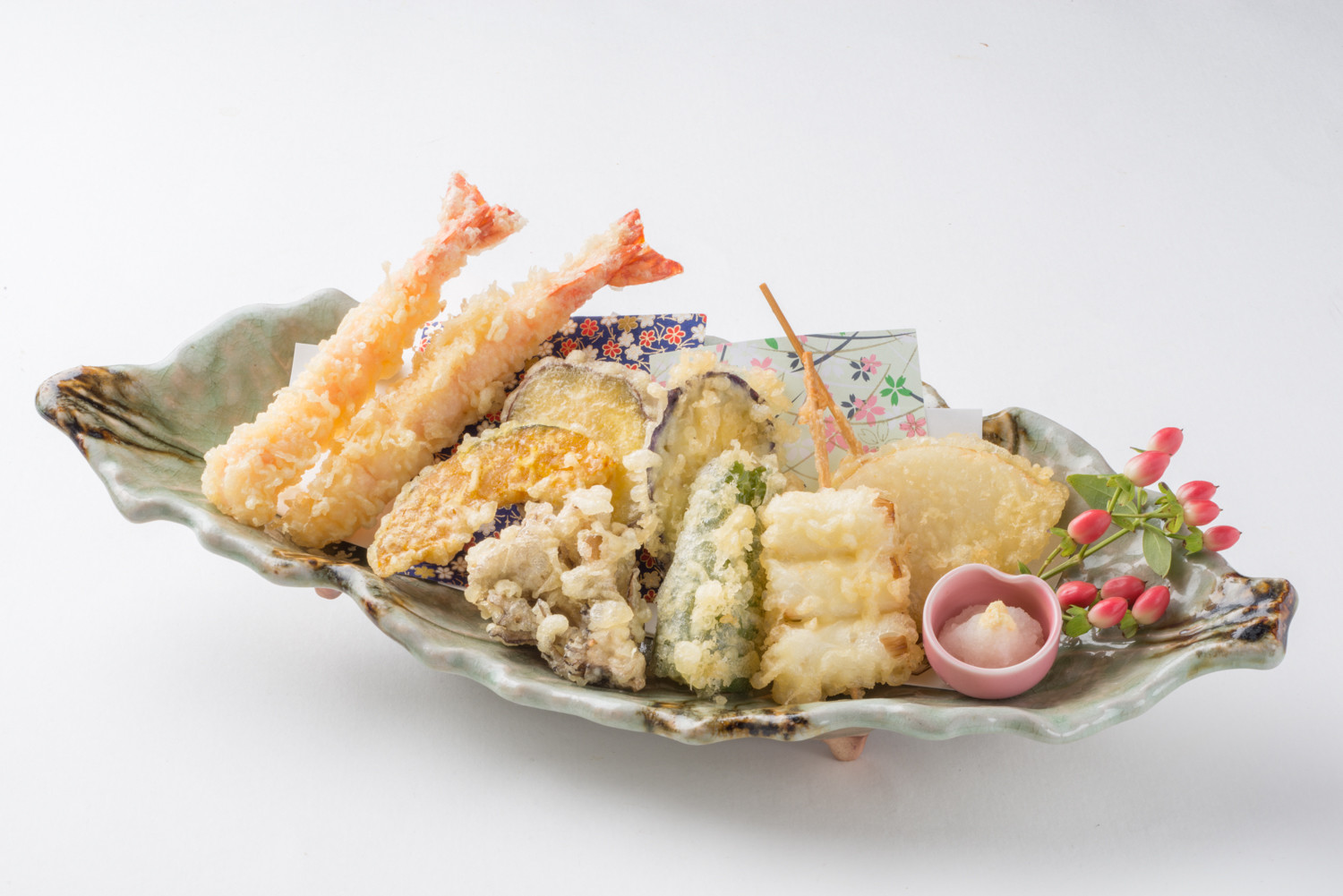 海老入り天ぷら盛合わせ　1182円（税込1300円）