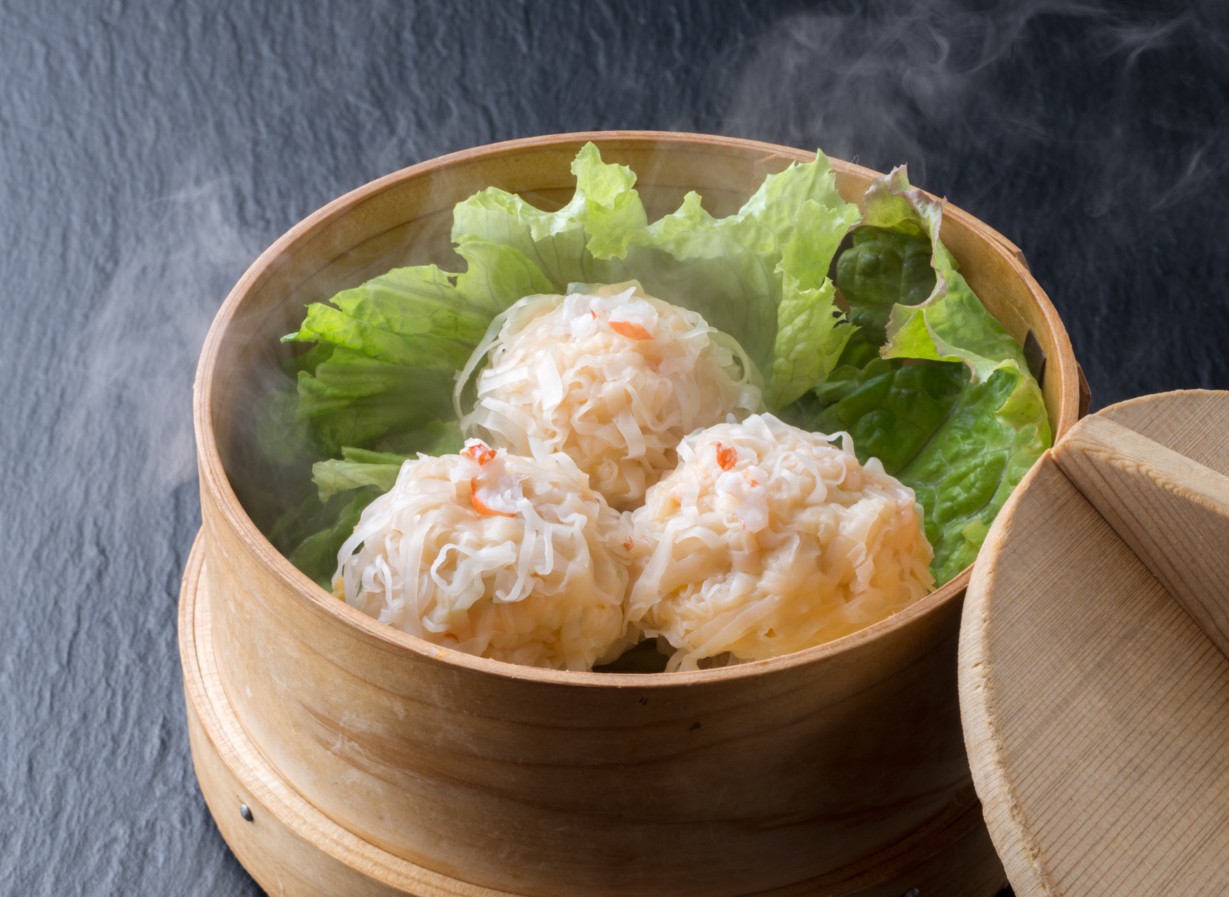 手作り海老シュウマイ　619円(税込680円）