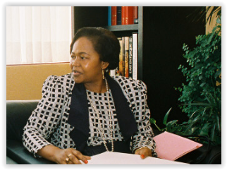 Mme Isabelle Bassong