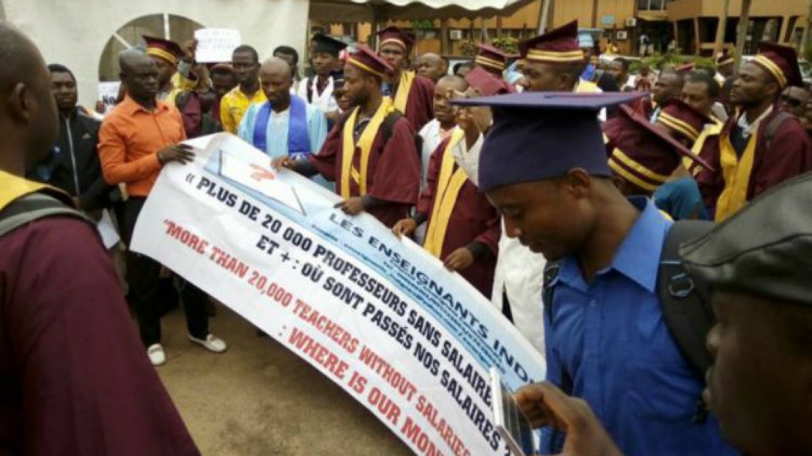 Les jeunes enseignants sont indignés et demandent qu'on les respecte 