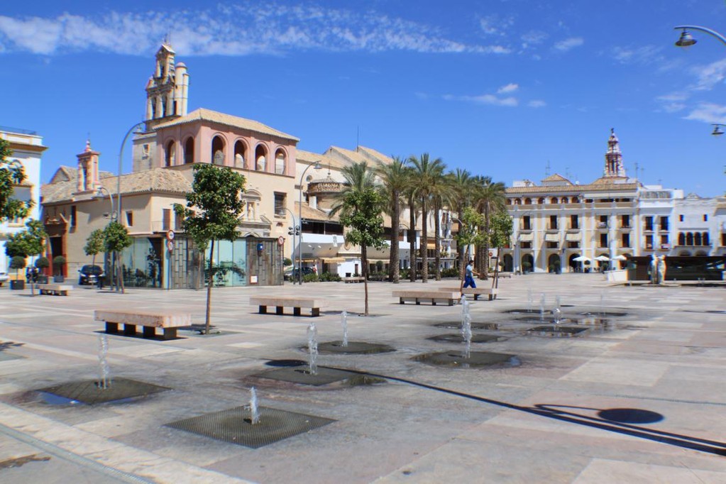 Dorfplatz von Ecija fast wie Bern