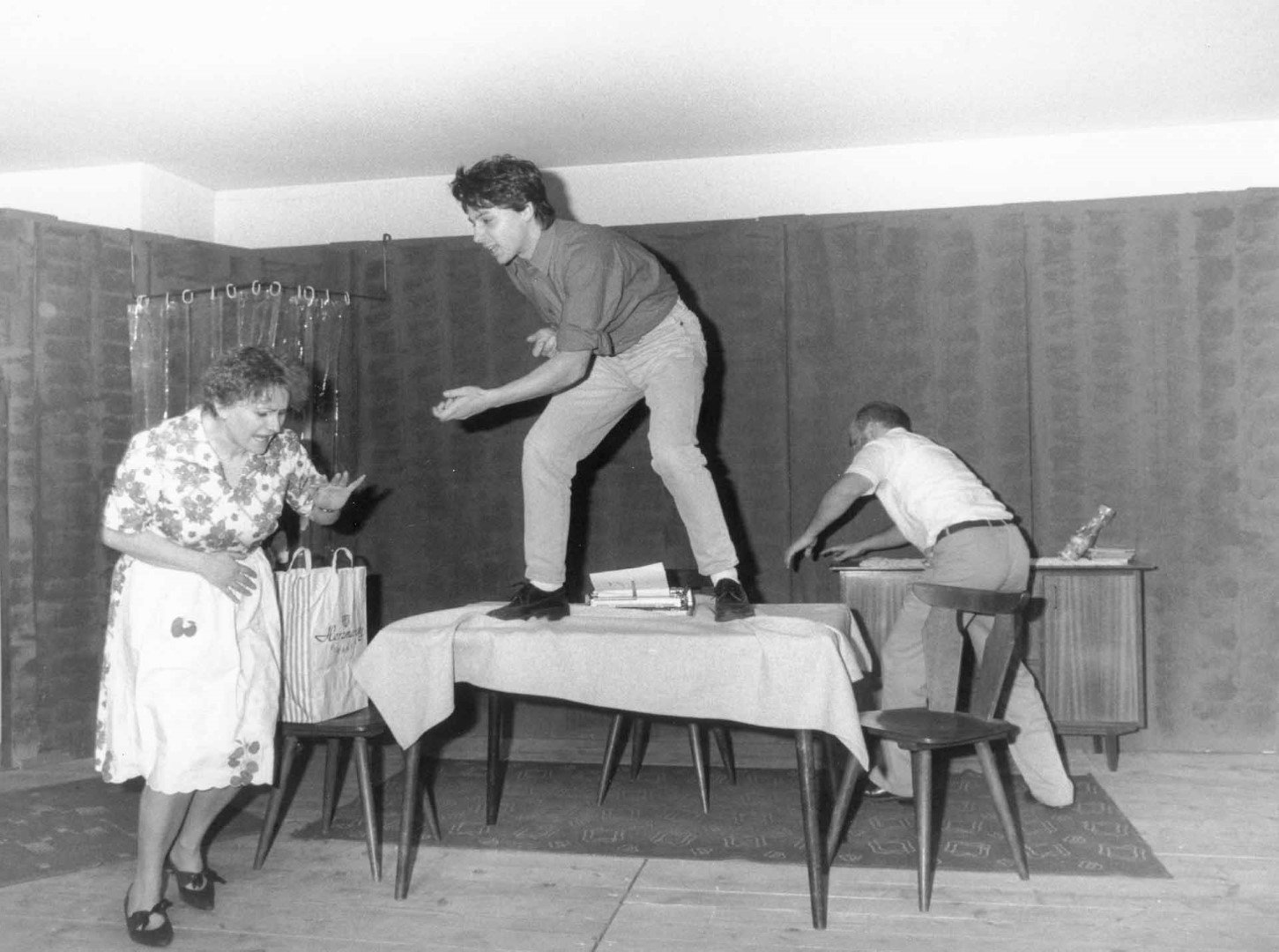 1991: "Wolfi" in "Wenn ein kleines Vogerl aus dem Nest fällt"