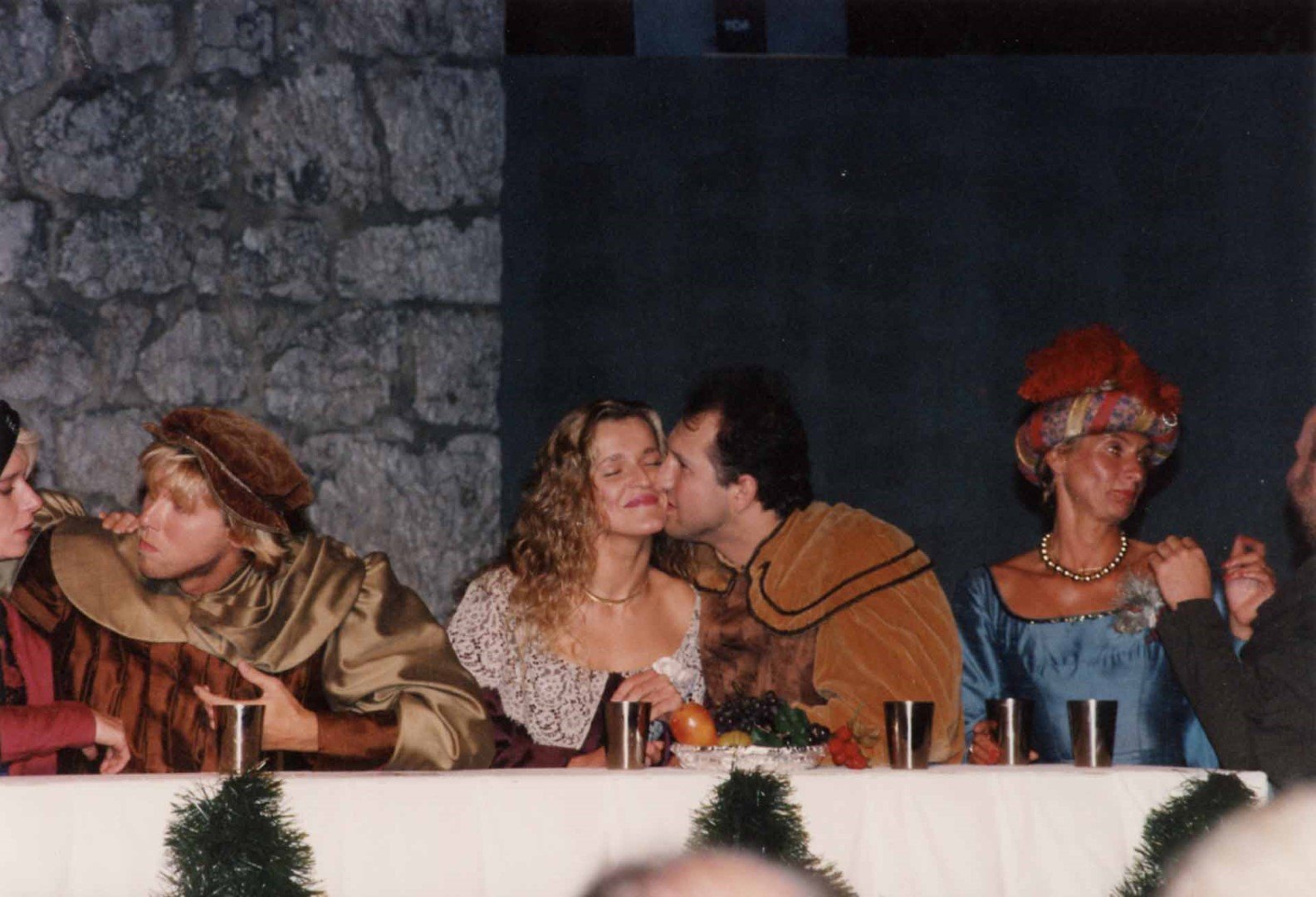 1992: Tischgesellschaft in "Jedermann"