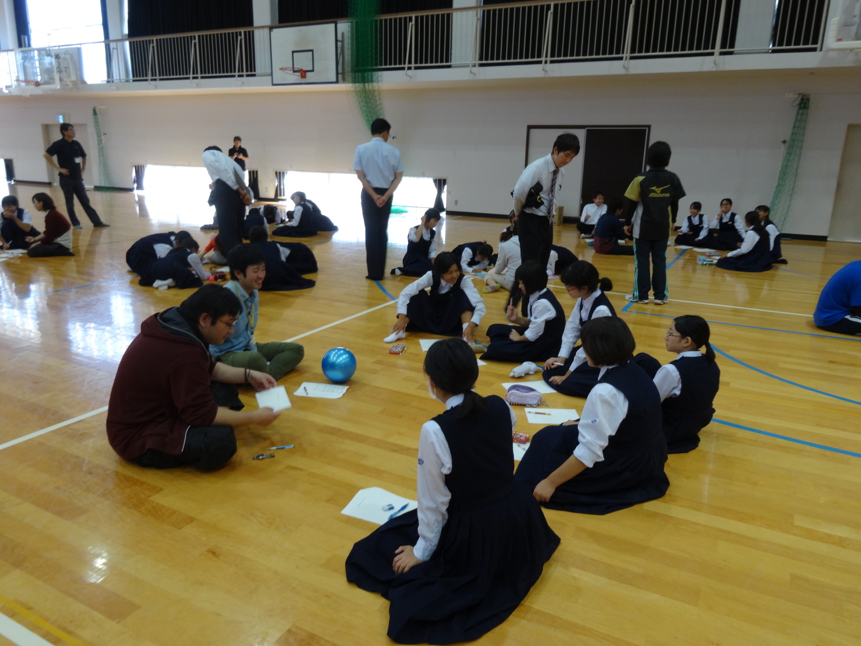 大学生とグループワークを行いました。