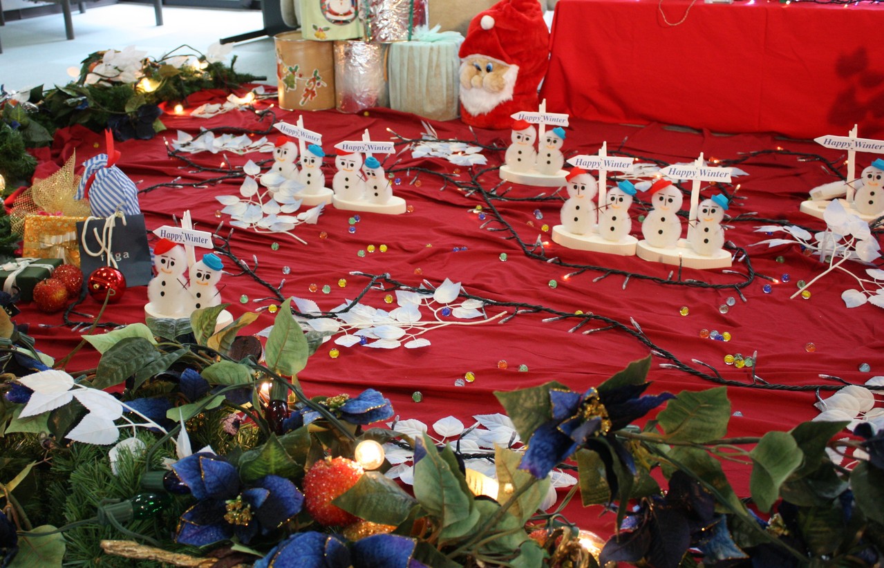 手前には、雪だるまもたくさんあります(^^)