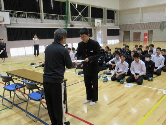 東背振中学校で行いました