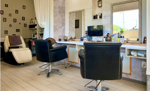 優しい雰囲気で落ち着く店内の写真