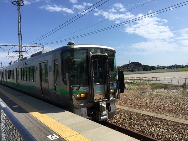 新型車両には私も初めて乗ります。2両編成。