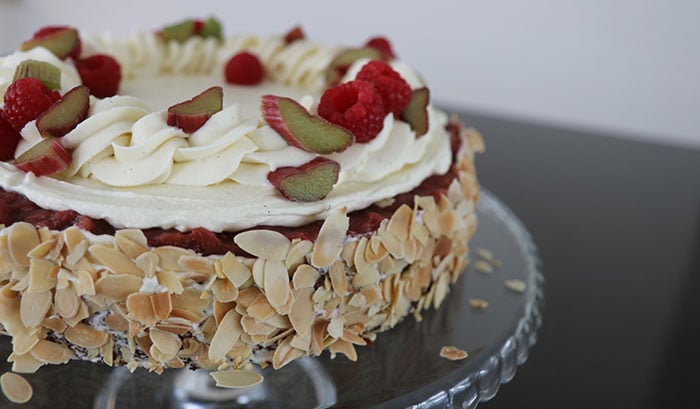 Rhabarber-Mandelkuchen