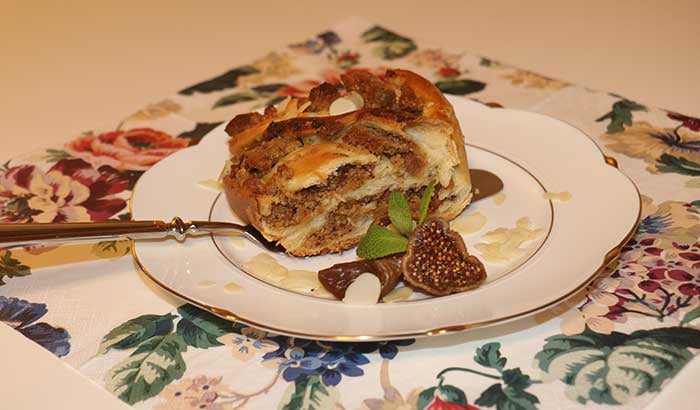 Osterkranz mit Feigen-Mandel-Füllung