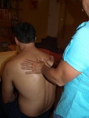 Untersuchung der Wirbelsäule nach der Rückenbehandlung nach Dorn