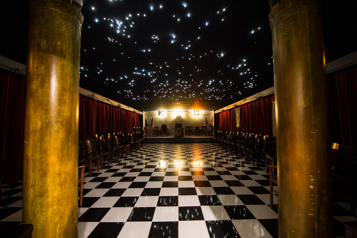 Francs-Maçons en Saintonge. Temple de la GLNF à Aytré (17) - Freemason / L'Express (2012)