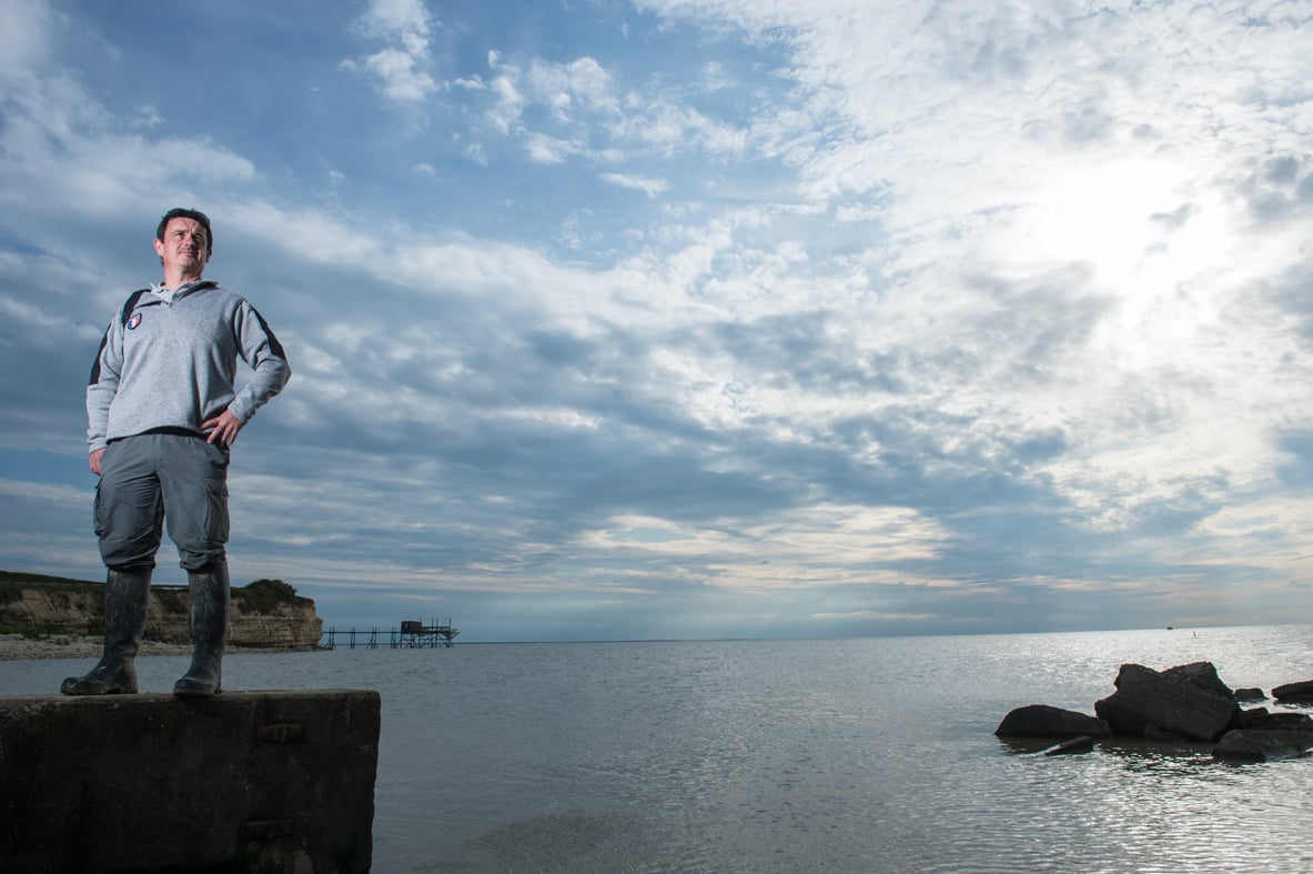 F. Corre, conservateur de la réserve de la baie de l'Aiguillon (17), paradis des oiseaux - Bird reserve / L'Express (2016)