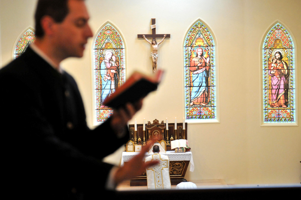 Messe Traditionaliste en Vendée - Traditionalist Mass / L'Express (2008)