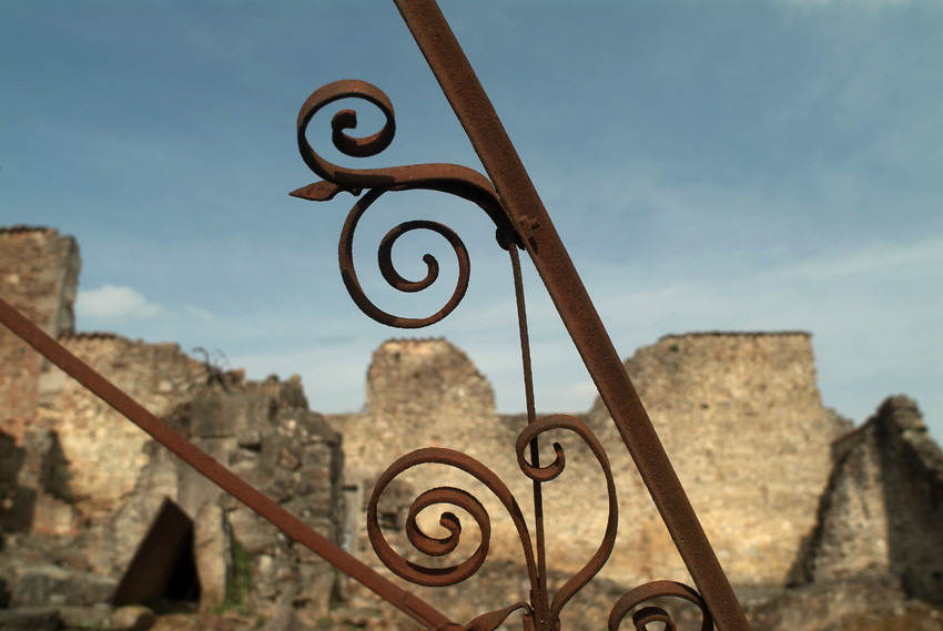 Oradour sur Glane, le Village Martyr - Destroyed village during the 2nd World War (2004)