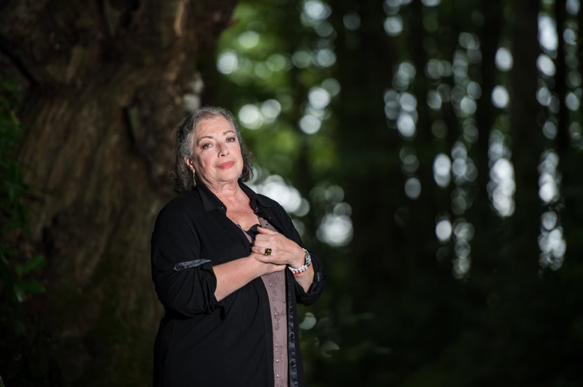 Claudine Glot, présidente du centre de l'imaginaire arthurien - The magical forest of Brocéliande / L'Express (2014)