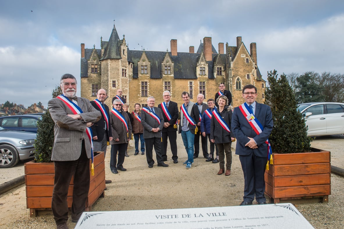 Intercommunalité, Château de Baugé (49) Philippe Chalopin et des maires délégués -  Intercommunality (2014) / L'Express