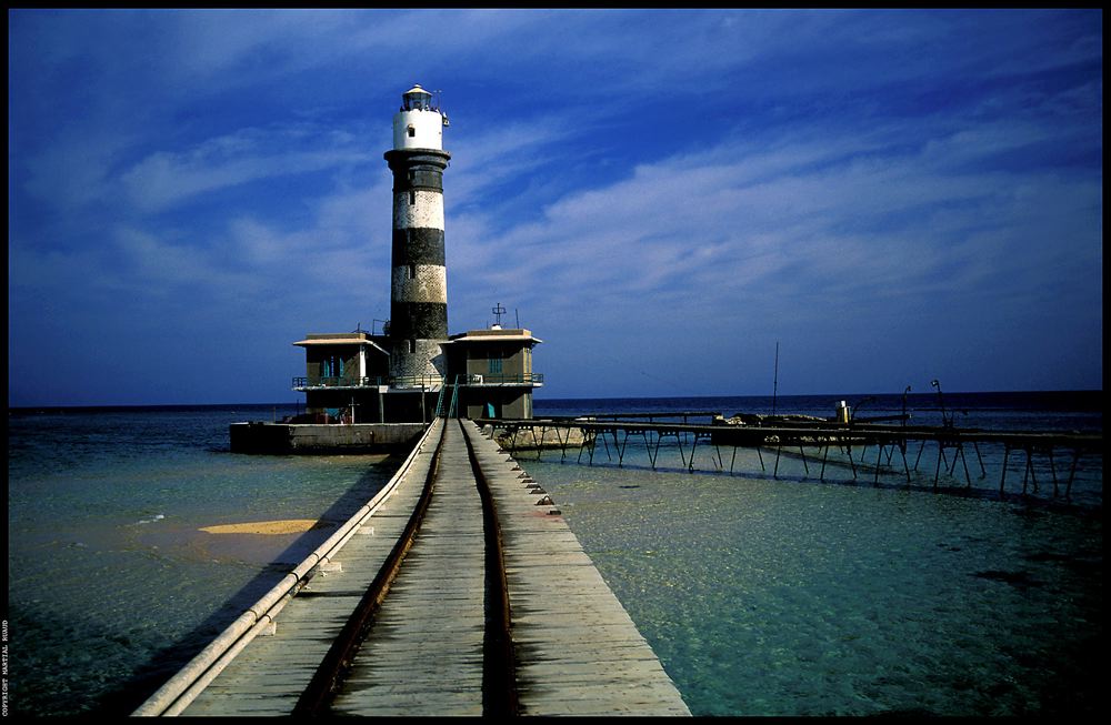 Egypte, phare Abu Kizan en Mer Rouge - Red Sea / La Baleine Blanche (2000)