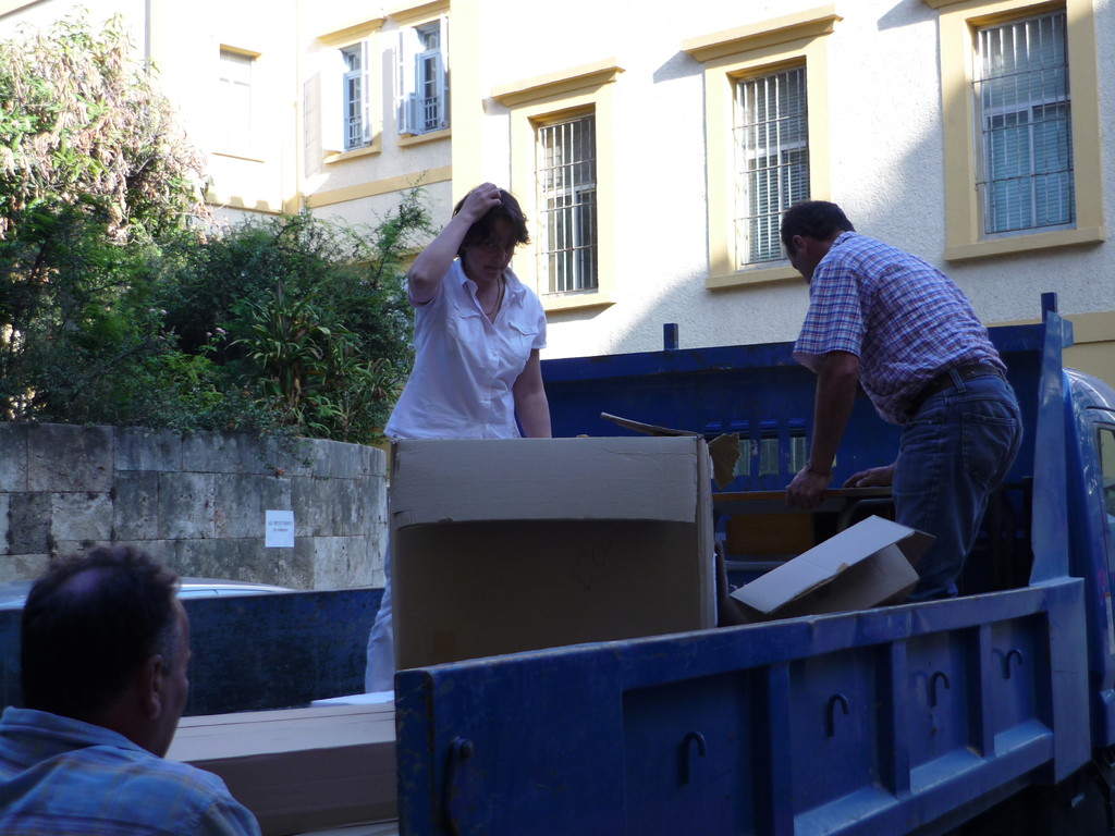 ou e ncamionette bleue ...