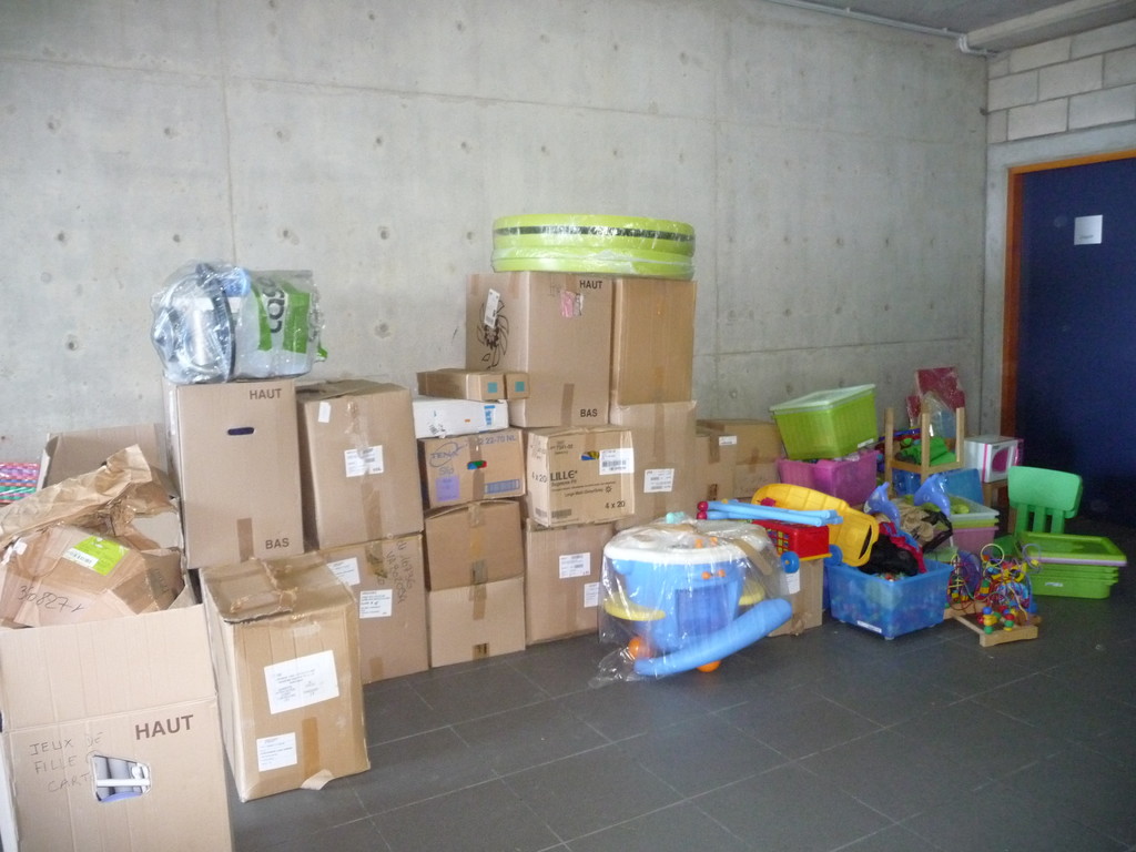 Les cartons de jeux n'attendent plus qu'à être déballés...