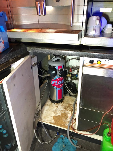 Kundenbeispiel Glasspüler und Kaffeemaschine