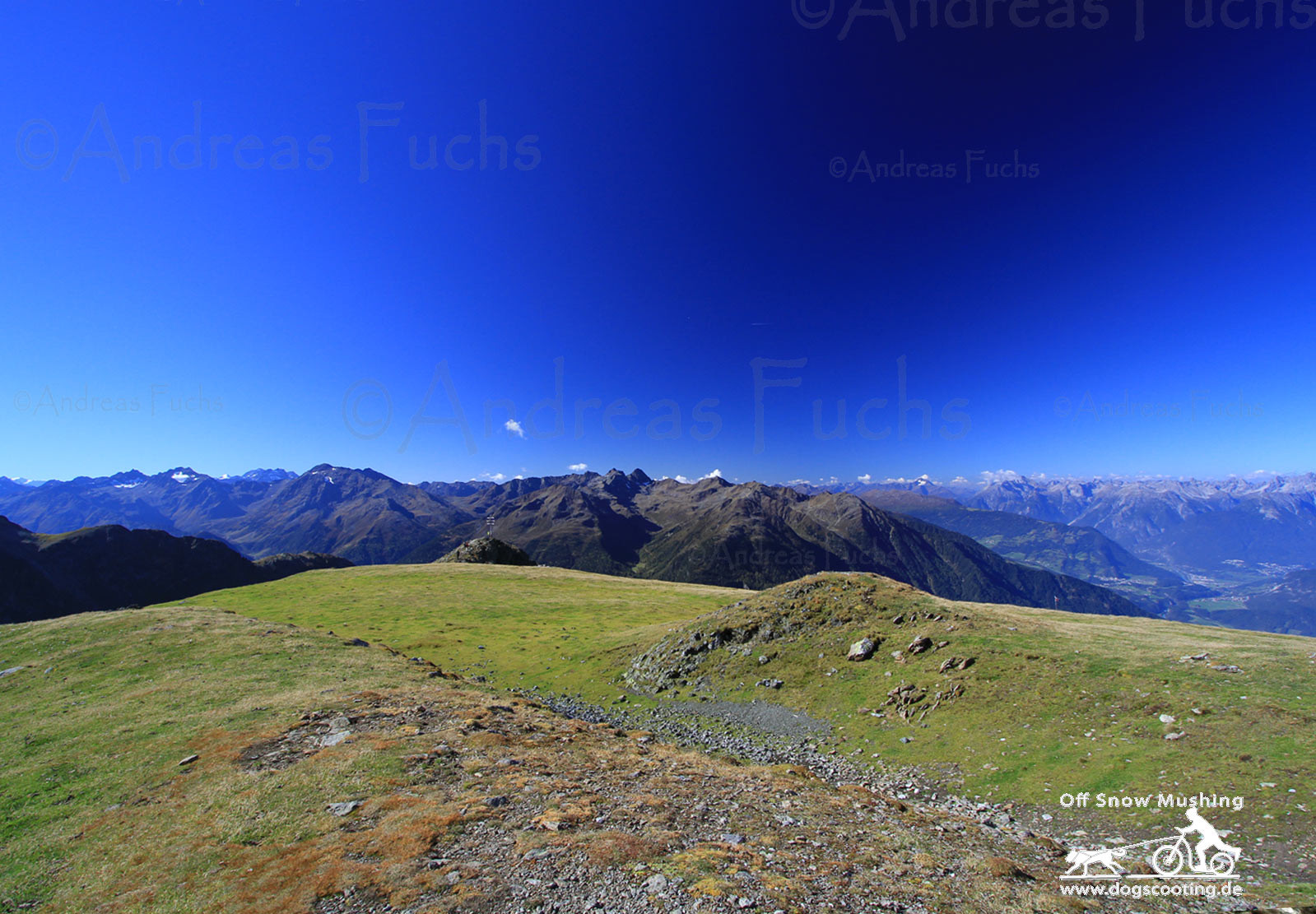 Was für ein dunkelblauer Himmel