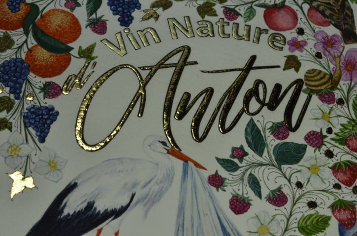 Enluminure création pour une étiquette de vin pour le domaine de l'Anchois réalisée par l'atelier sc-enluminure 