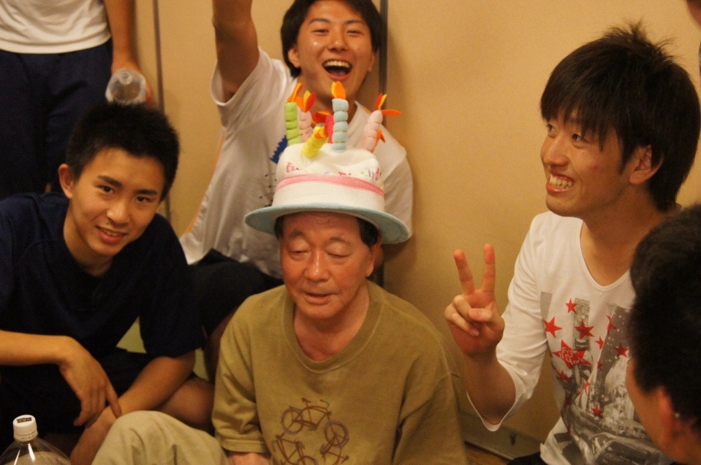 寮長が誕生日ということでちょっとしたサプライズも... 