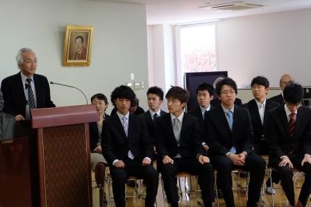 訓示する山内理事長