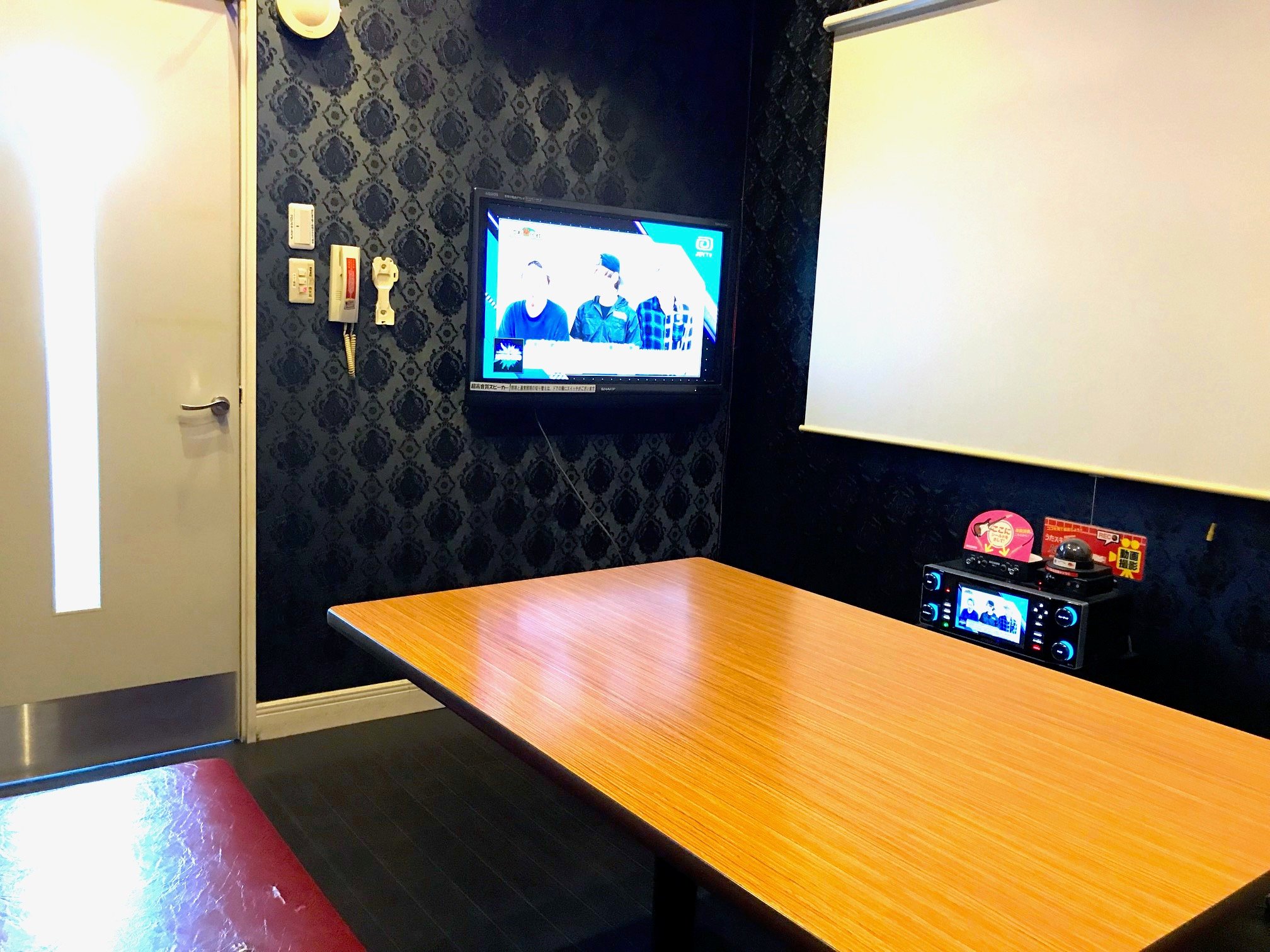 プロジェクタールーム完備（23号室／〜6名）