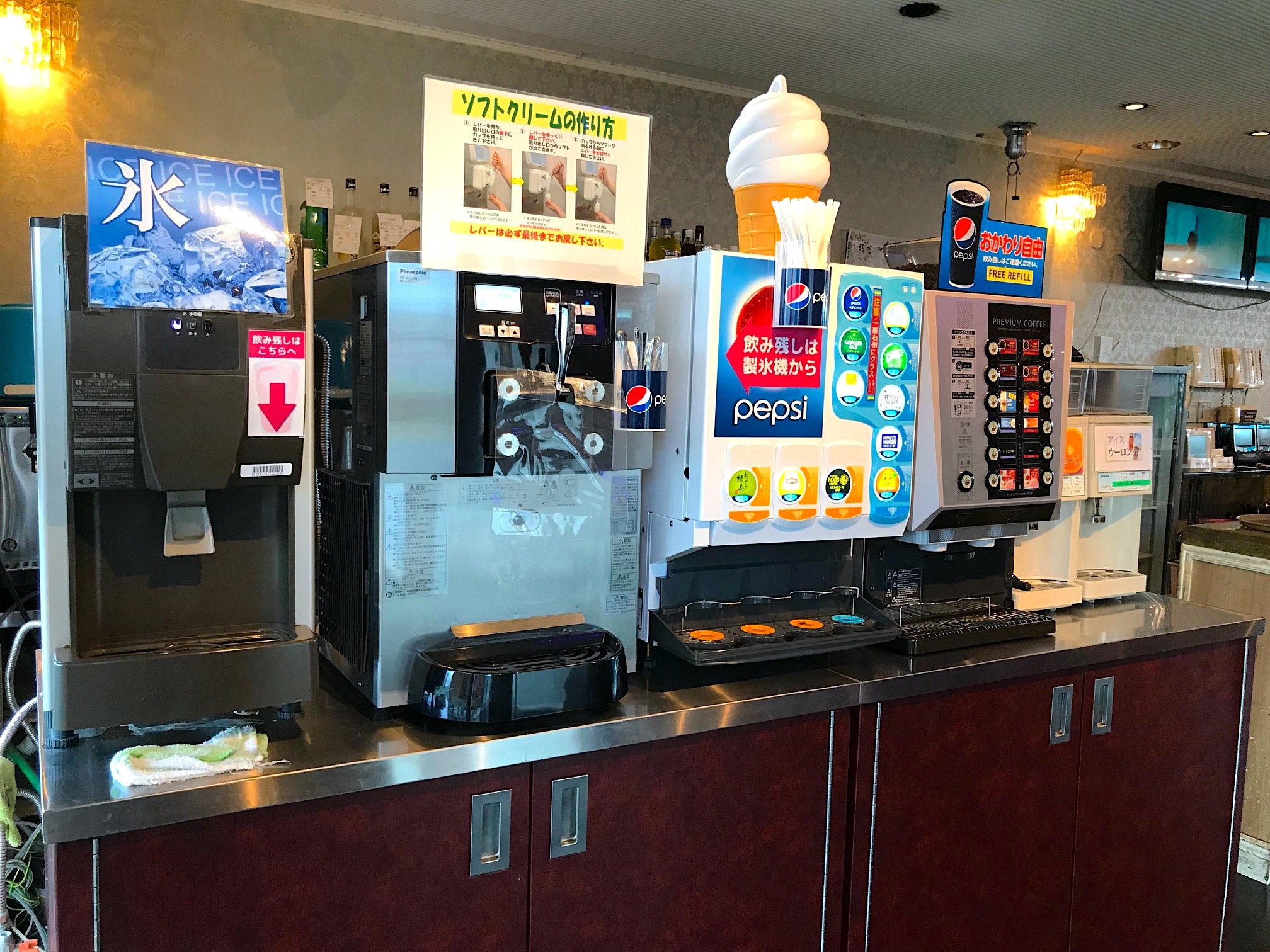 ドリンクバーにはソフトクリーム食べ放題も含まれます