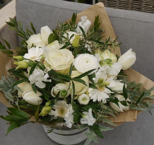 Bouquet vert et blanc pour un mariage 