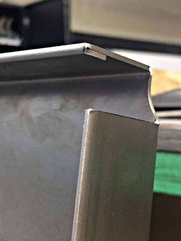 Pli plat sur plancher en DC01, épaisseur 1 mm