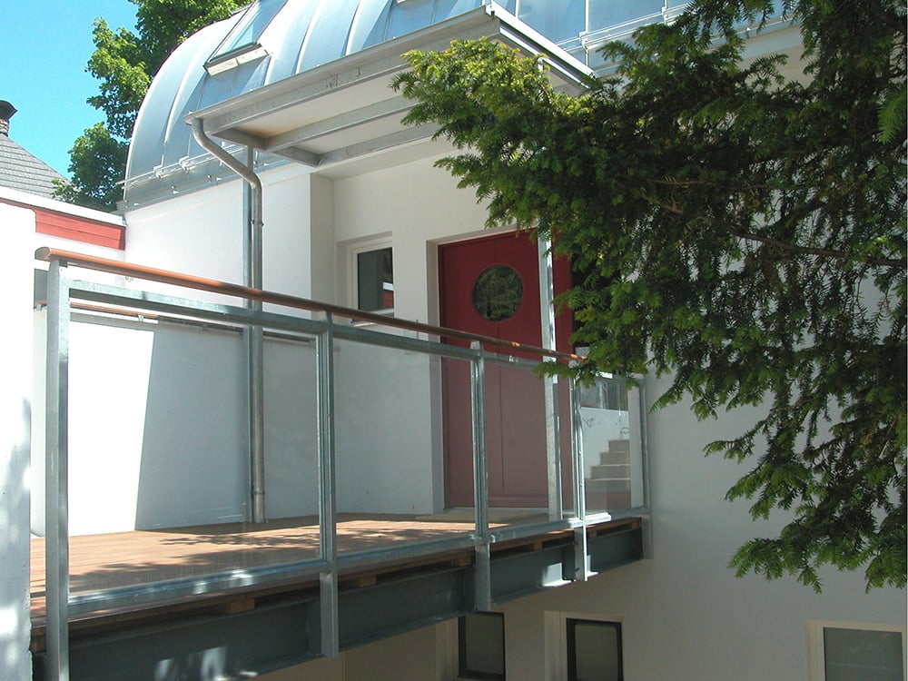 neuer Zugang über eine Brücke