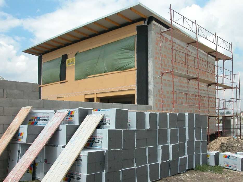 Speicherwände vor den Dämmarbeiten