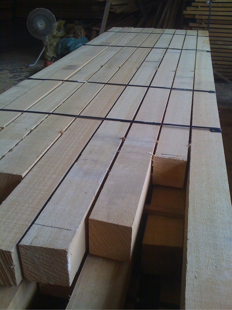 サラワクメラピー　角材１０５ｘ１０５