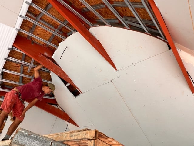 September 2023 - the curve on the ceiling becomes visible