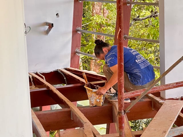 December 2023 - the metal structure is primed a second time. 