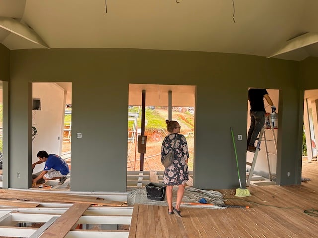 December 2023 - last week of the year: painters take the opportunity to have the construction site to themselves