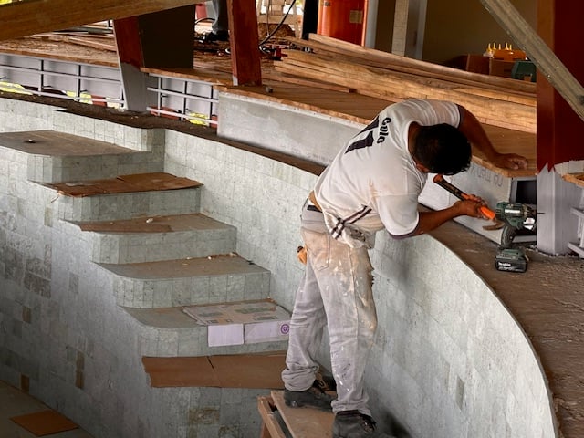 January 2024 - gap between the pool and terrace gets a sealing