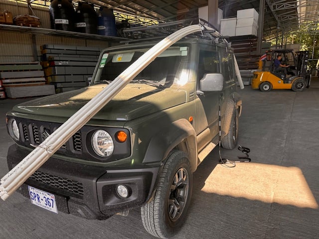 January 2024 - normally the Ferreteria brings the building materials; in urgent cases Patrik gets into the car himself: here the 6 meter water pipes to the water tank 