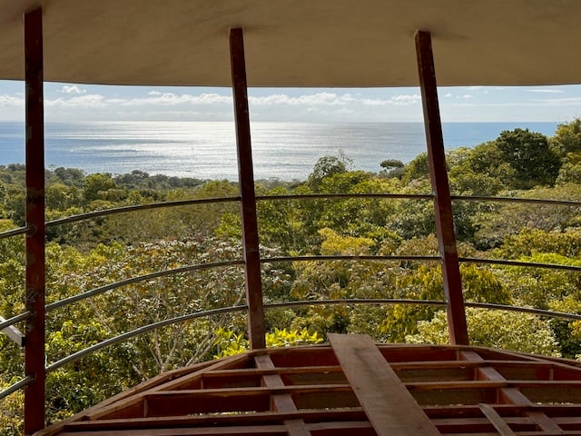 December 2023 - the handrail has finally been installed in the dining room. 