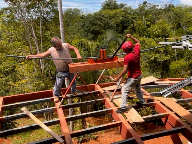 November 2023 - Don Pedro bends the curtain rail for the guest bathroom